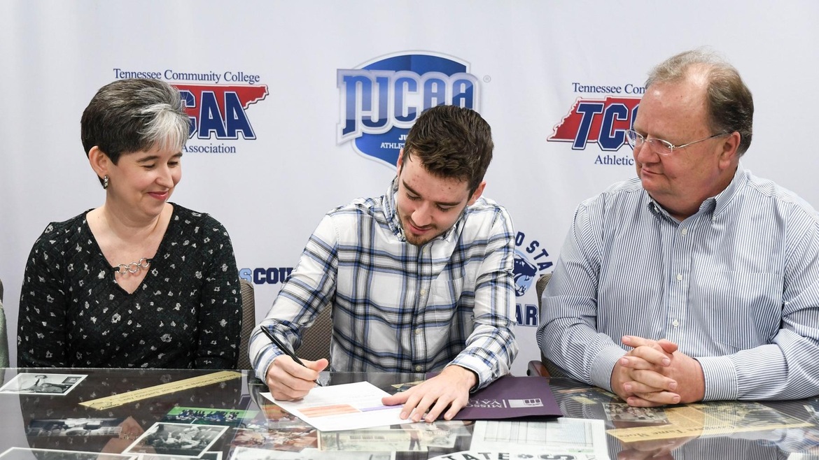 Cross Country's Tullock Signs With Missouri Valley